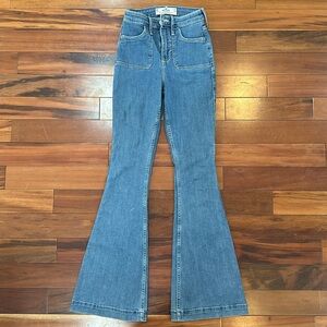 Hollister Curvy High Rise Ultra Vintage Flare